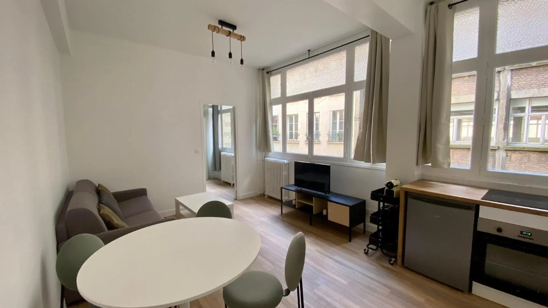 Appartement Renove Proche Grands Boulevards 4P Parijs